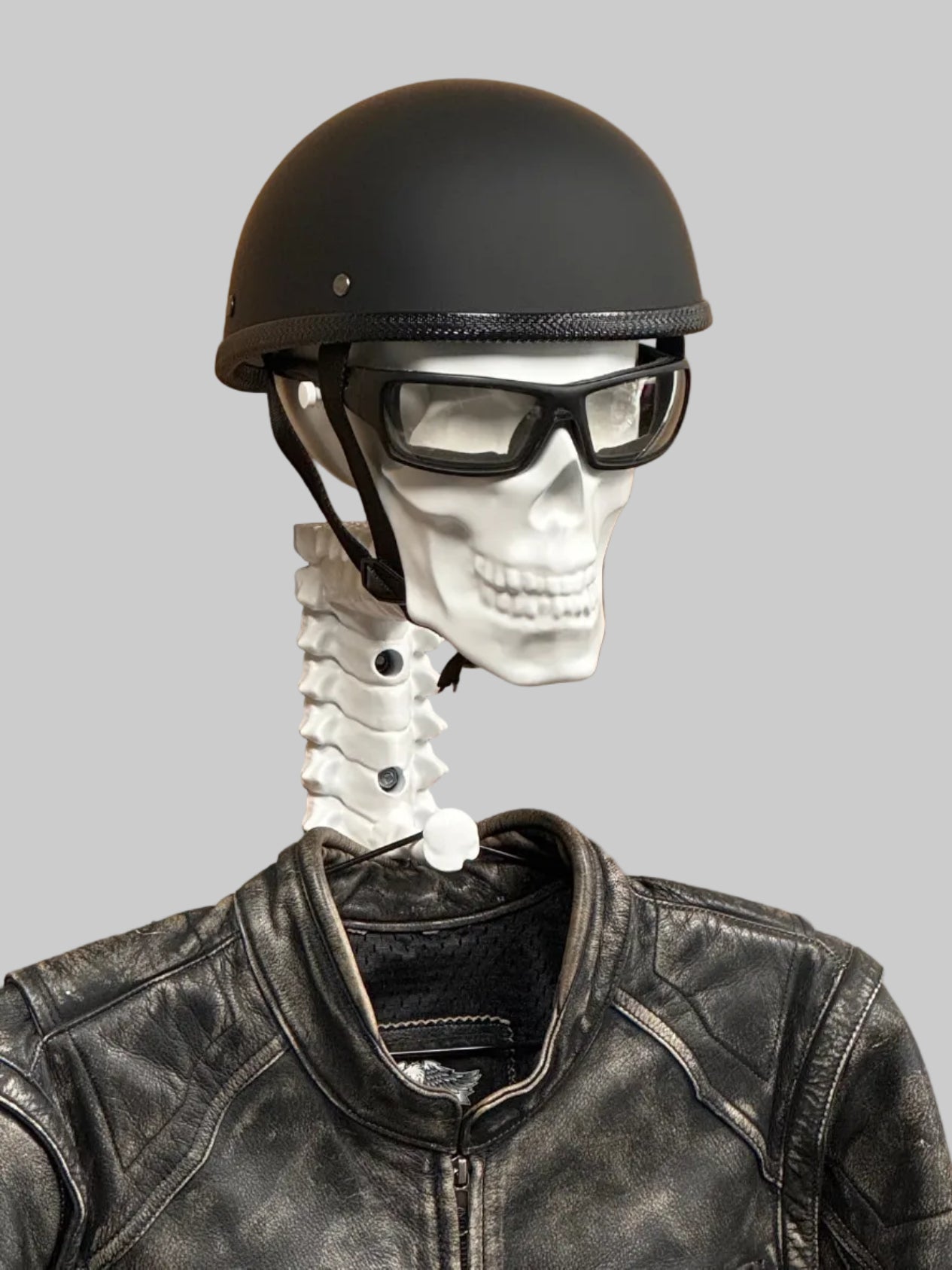 XR5 Matte Helmet Rack